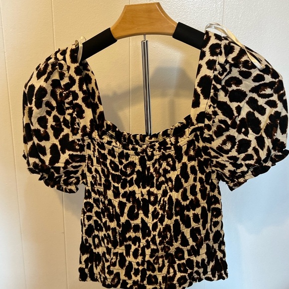 Cheetah off the shoulder crop top - Picture 2 of 7